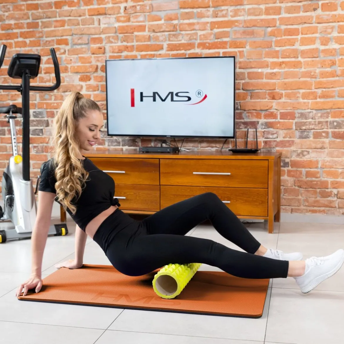 MFK01 MATA FITNESS KLUBOWA Z OTWORAMI HMS PREMIUM