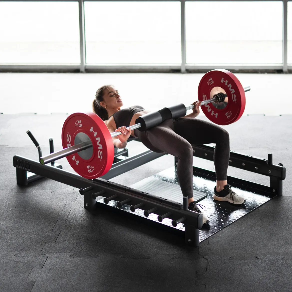 PHT25 PLATFORMA DO ĆWICZEŃ MIĘŚNI POŚLADKÓW HIP THRUST I MARTWEGO CIĄGU COMMERCIAL HMS